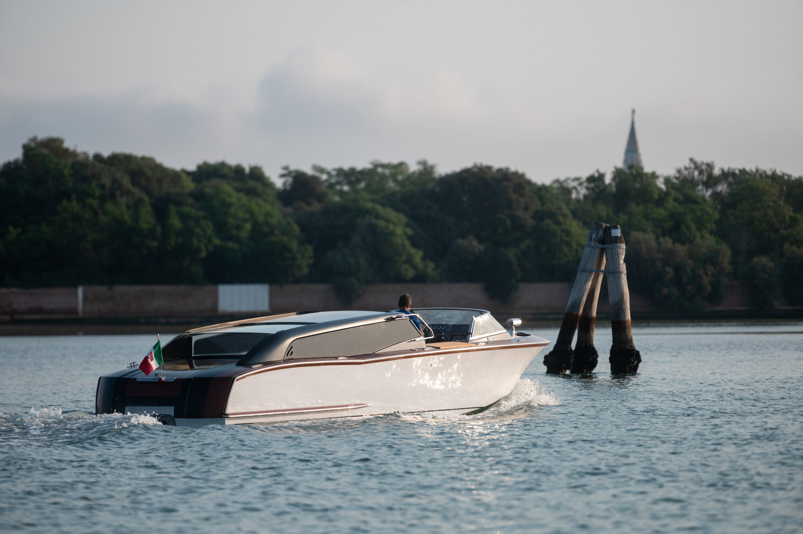 Thunder Venetian Taxi