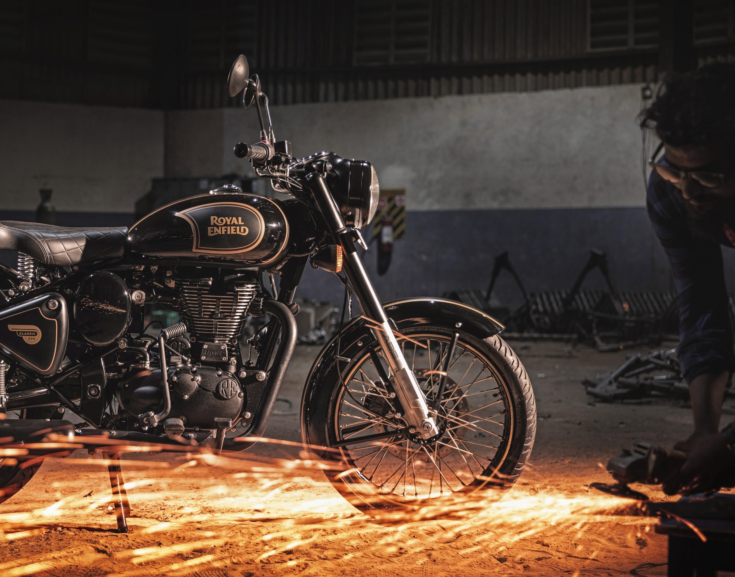 Royal Enfield Classic Tribute Black