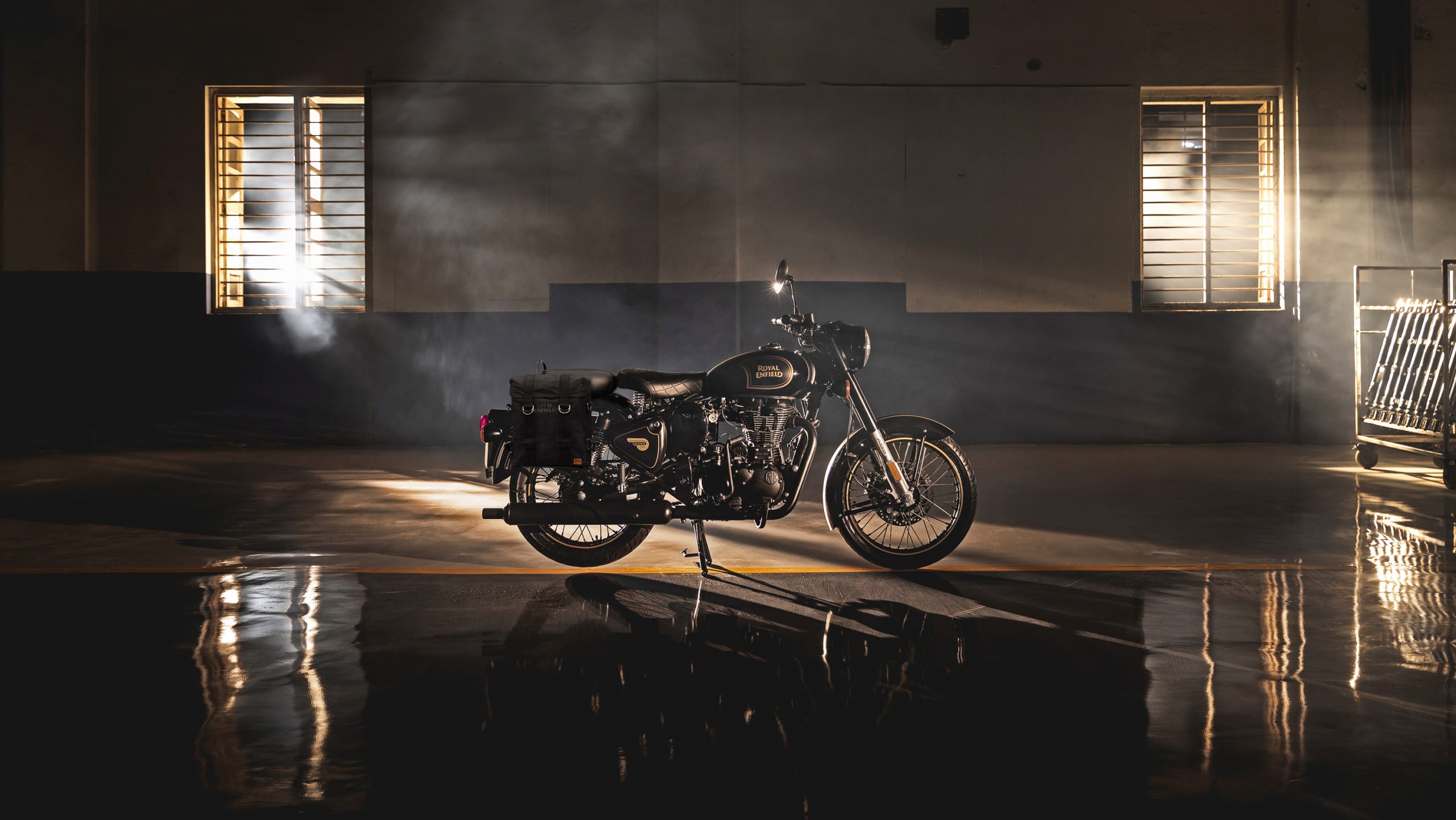 Royal Enfield Classic Tribute Black