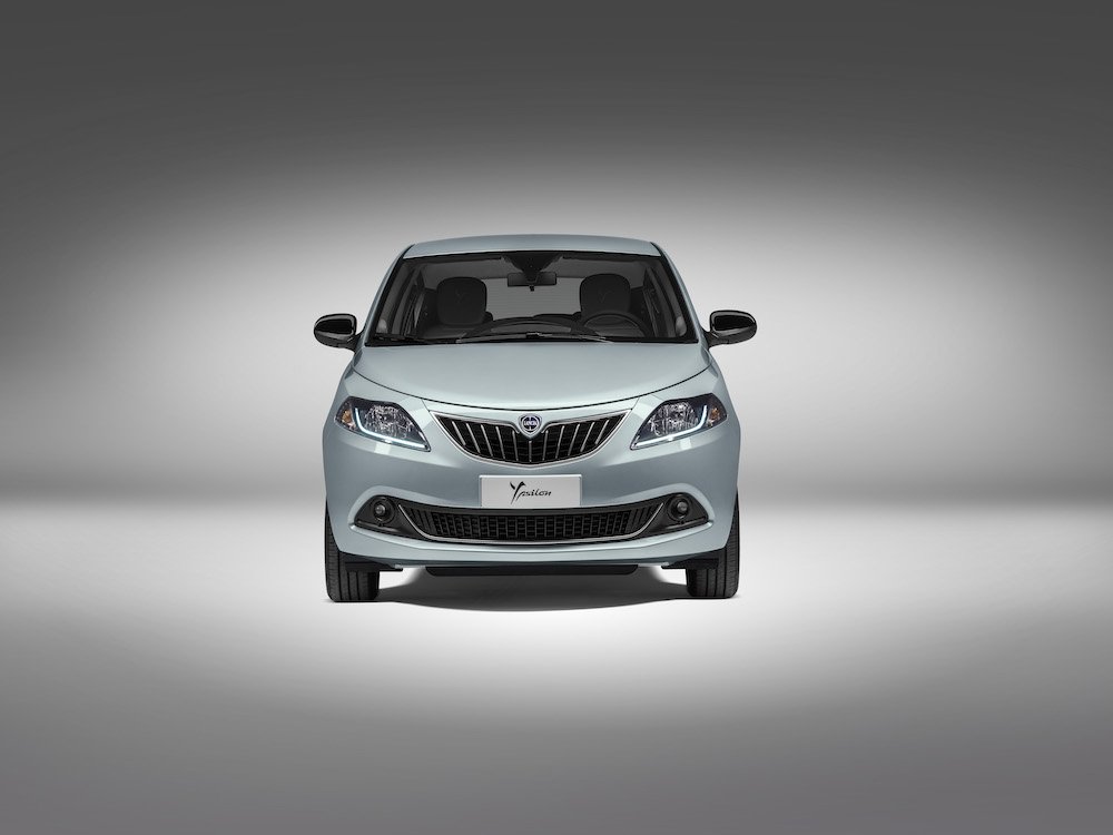 Nuova Lancia Ypsilon MY23: tecnologia e stile 2 Lancia ypsilon my23