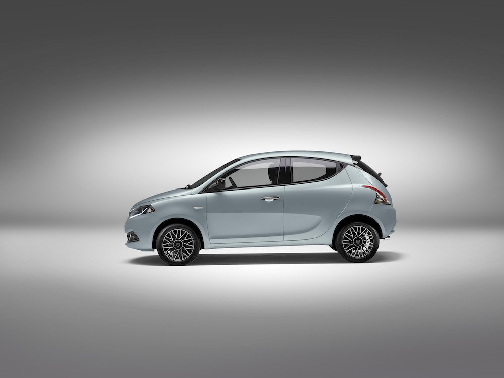 Nuova Lancia Ypsilon MY23: tecnologia e stile 4 Lancia ypsilon my23