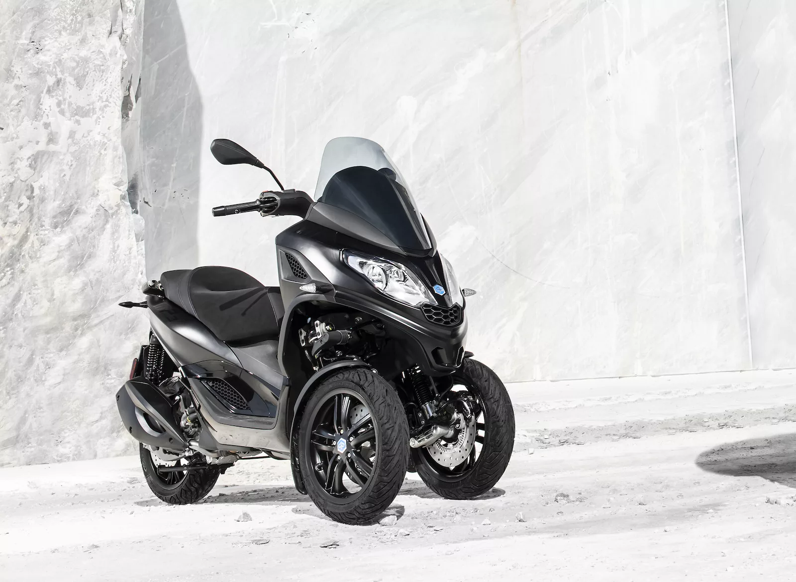 Piaggio mp3 300 deep black