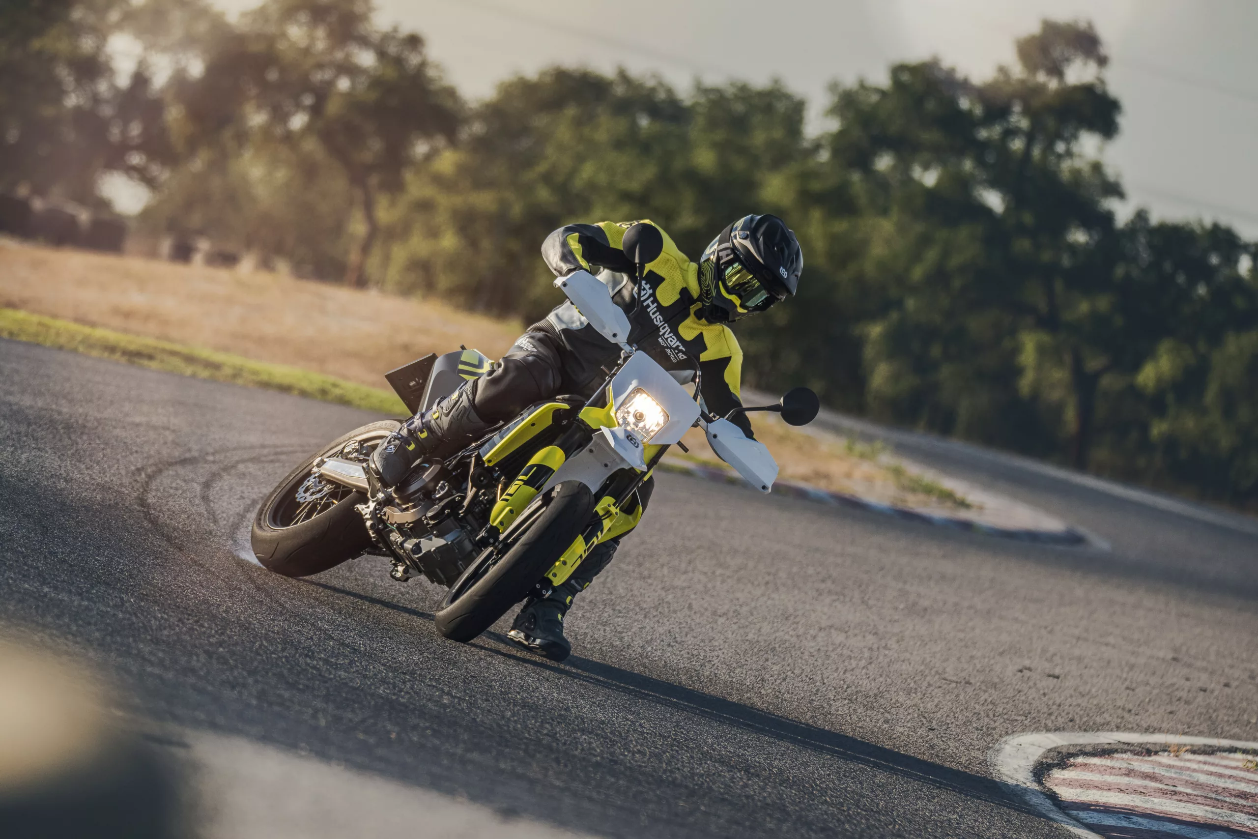 Husqvarna 701 Supermoto 2024