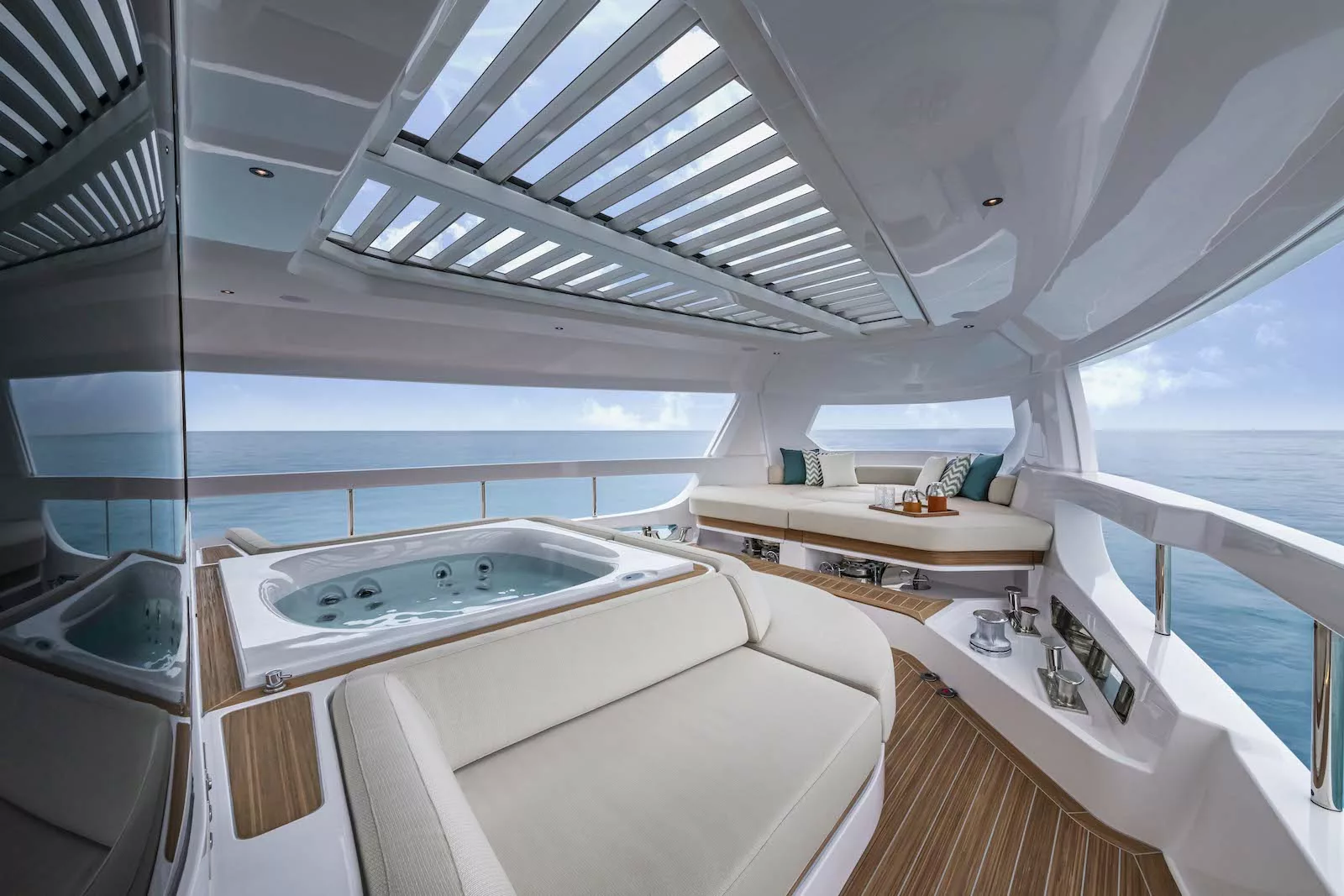 Ferretti Yacht InFYnito 90