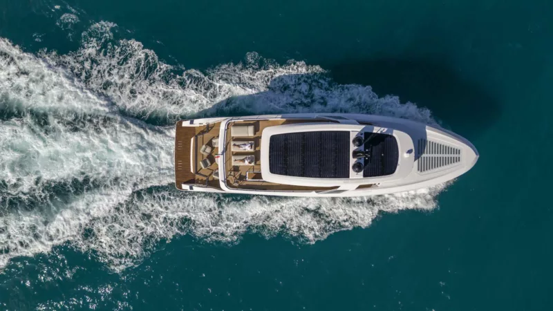 Ferretti Yacht InFYnito 90