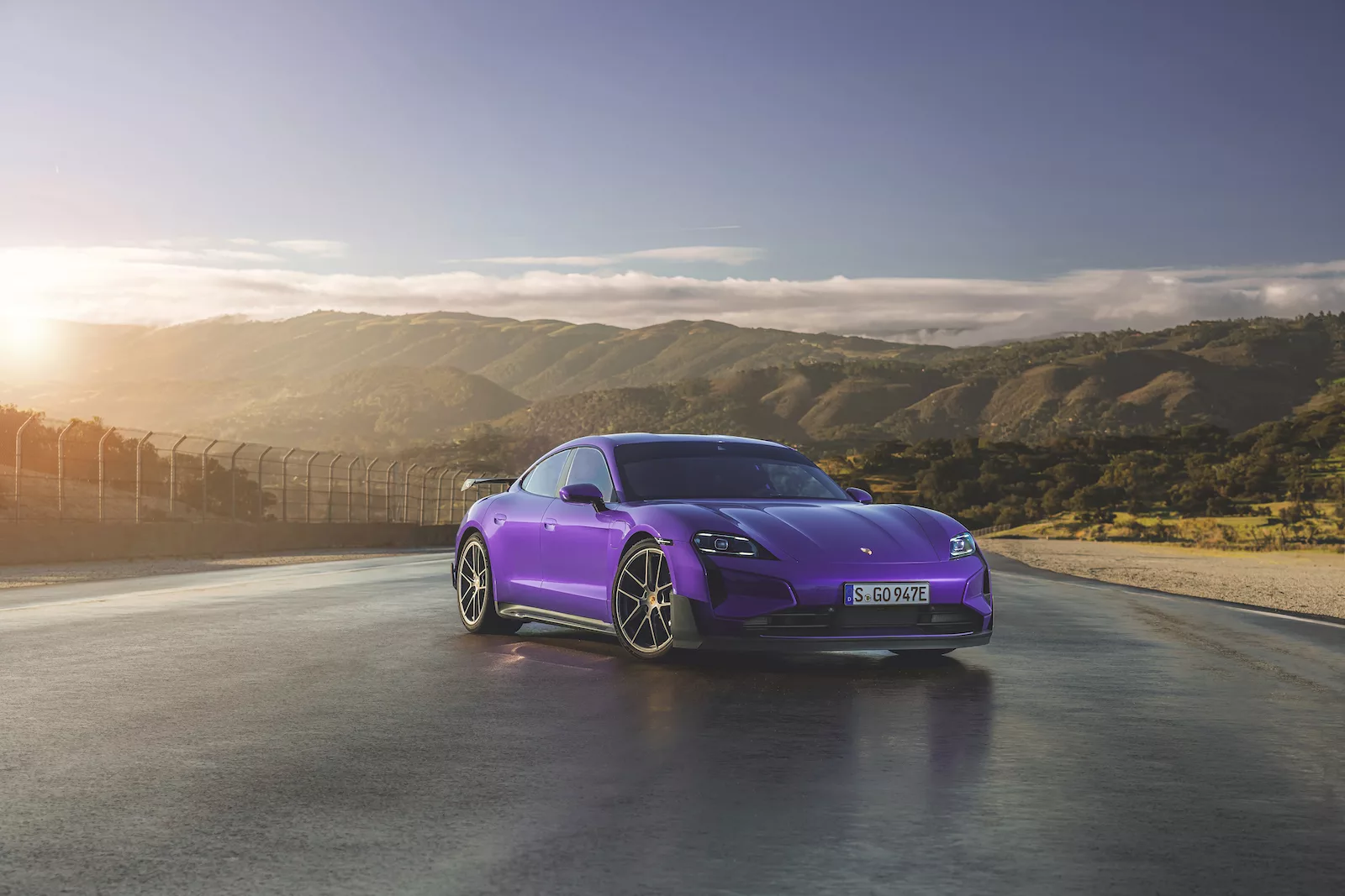 Porsche Taycan Turbo GT: record elettrico a Laguna Seca e Nürburgring 2 Porsche Taycan Turbo GT