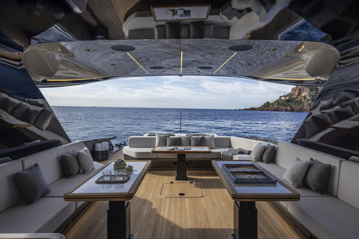 Nuove versioni Hard-Top e T-Top per gli Yacht OTAM 90 2 Yacht OTAM 90