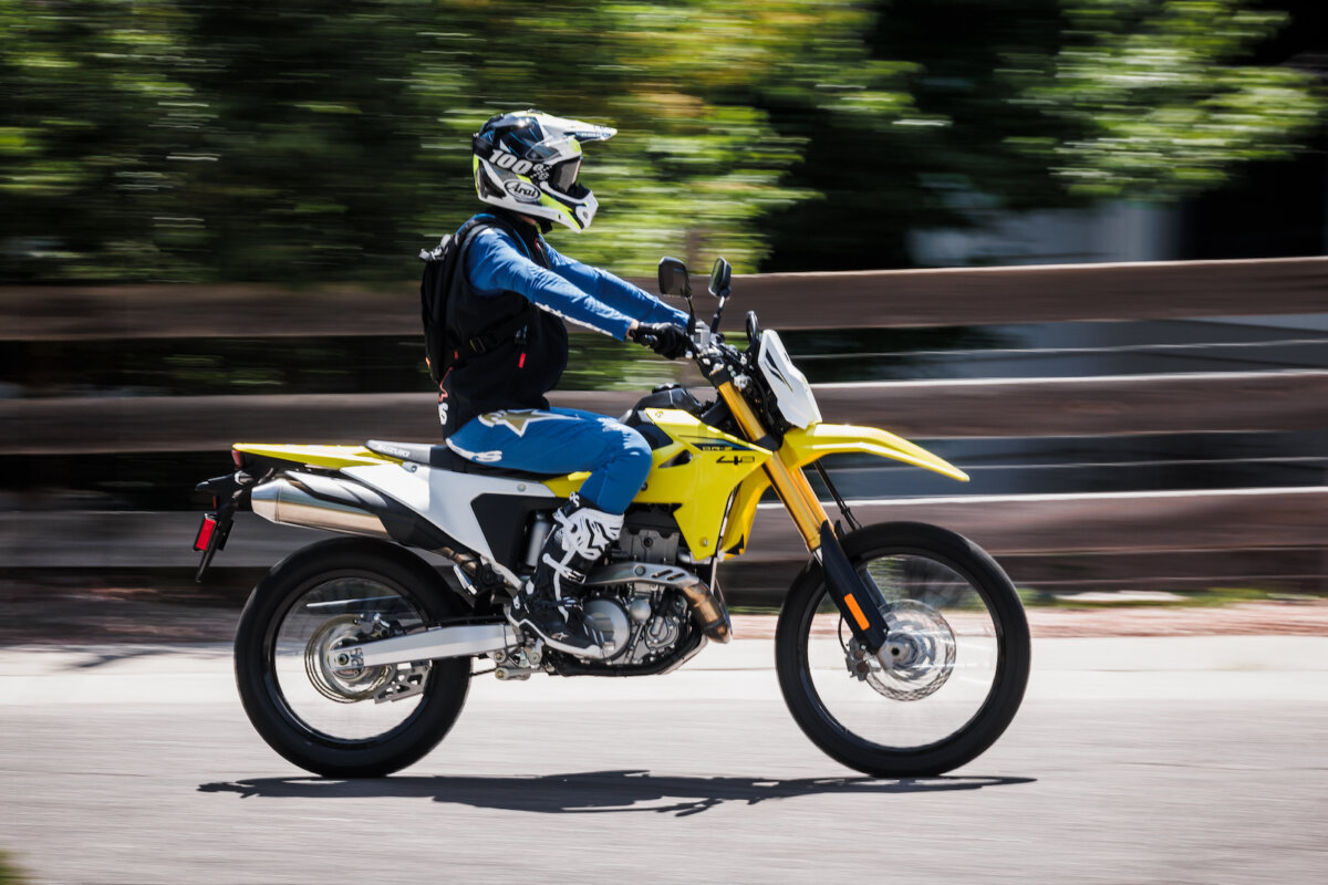 Nuove moto Suzuki DR-Z4S e DR-Z4SM: le nuove monocilindriche 2025 11 moto Suzuki DR-Z4S e DR-Z4SM 2025