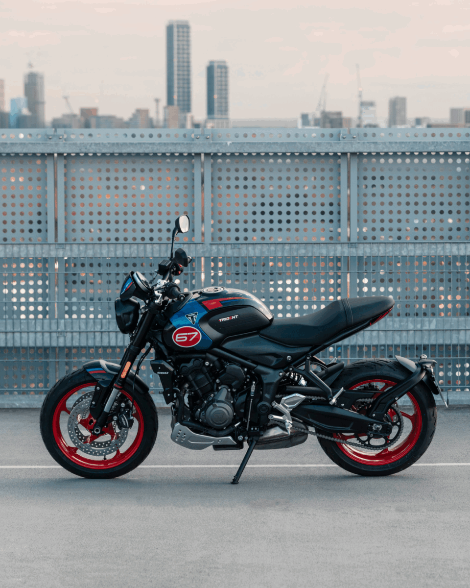 Stile racing per la moto Triumph Trident 660 Triple Tribute Edition 2025 8 Triumph Trident 660 2025