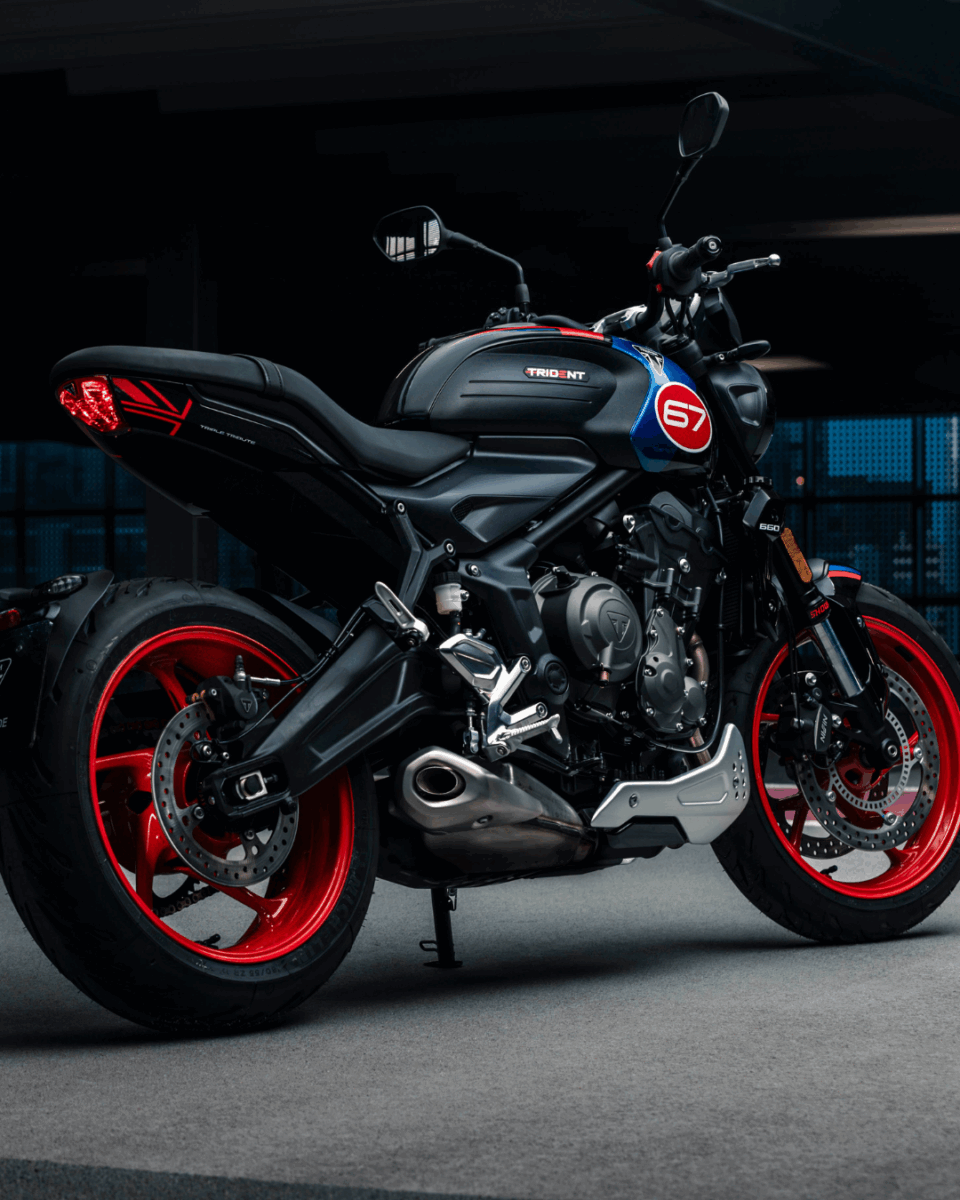 Stile racing per la moto Triumph Trident 660 Triple Tribute Edition 2025 10 Triumph Trident 660 2025