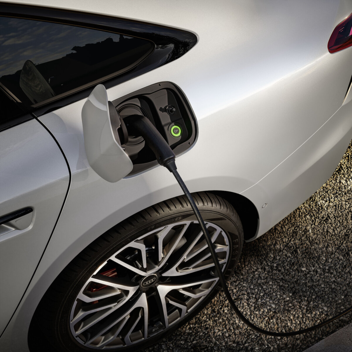 Sportività e sostenibilità per la nuova Audi A6 plug-in hybrid 2 ricarica elettrica Audi A6 e-hybrid Quattro