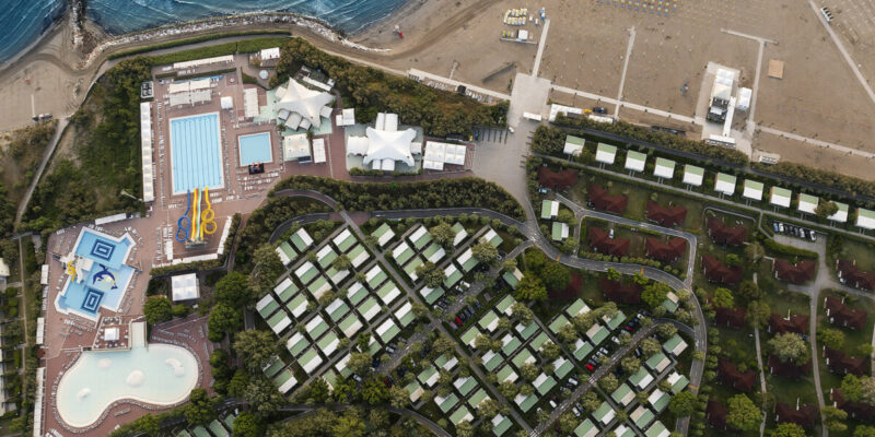 Vacanze glamour ed ecofriendly a Isola Verde: il fascino delle mobil home sul mare 1 Isamar Holiday Village