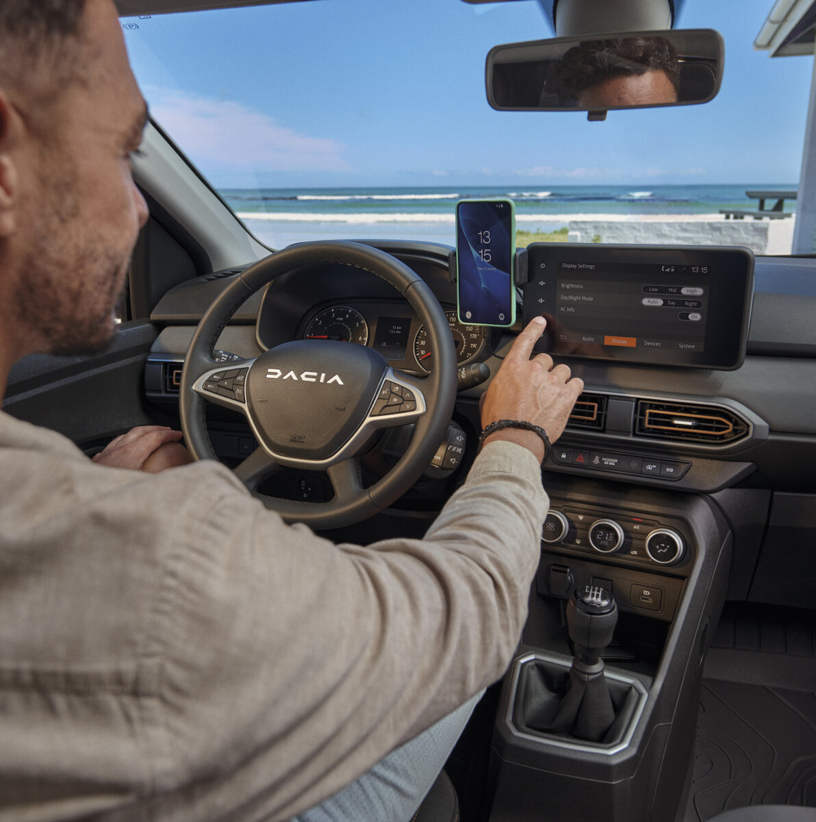 Dacia Jogger: la 7 posti che supera i 1000 km con un pieno 12 Dacia Jogger