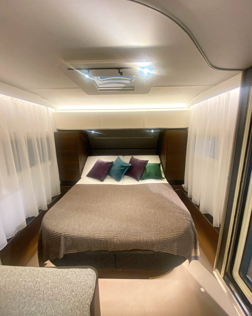 Come scegliere il camper perfetto nel 2025: spazio, versatilità e comfort di guida 13 interno camper
