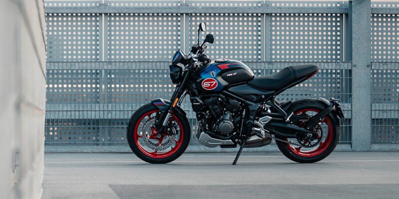 Stile racing per la moto Triumph Trident 660 Triple Tribute Edition 2025 1 Triumph Trident 660 2025
