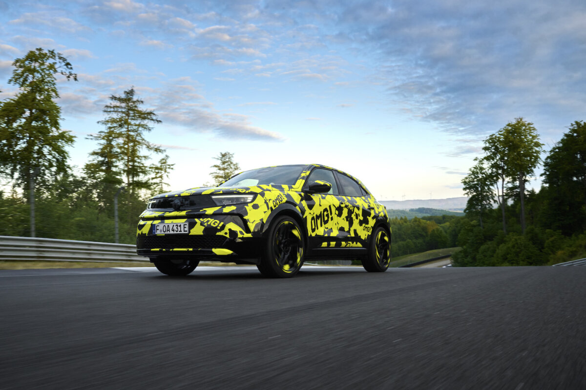 Nuovo Opel Mokka GSE 2025: SUV 100% elettrico con DNA da rally 11 Opel Mokka GSE
