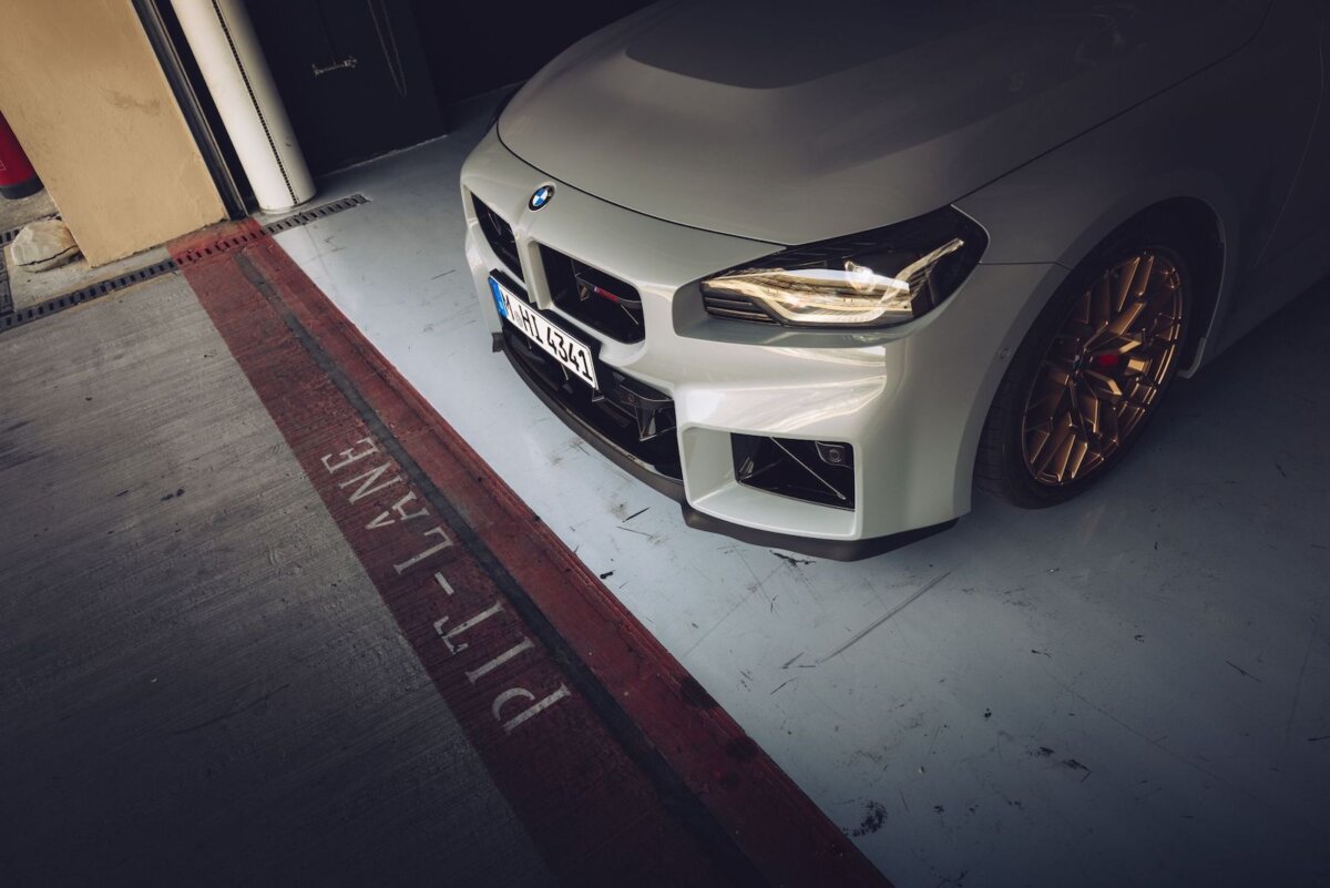 Nuova BMW M2 CS 2025: prestazioni da pista e stile racing 10 BMW M2 CS 2025