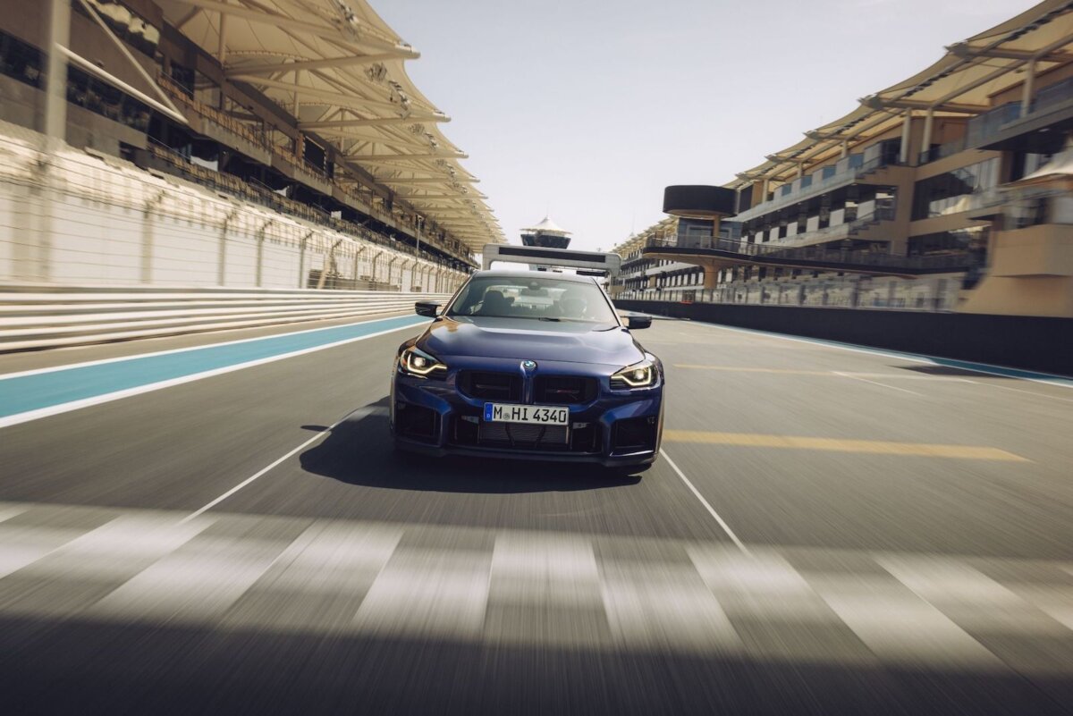 Nuova BMW M2 CS 2025: prestazioni da pista e stile racing 14 BMW M2 CS 2025