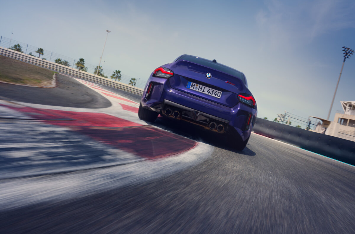 Nuova BMW M2 CS 2025: prestazioni da pista e stile racing 17 BMW M2 CS 2025