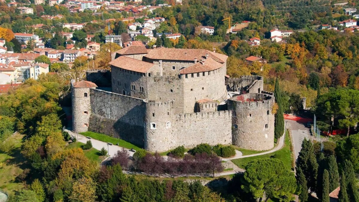 Le 7 meraviglie segrete di Gorizia: esperienze autentiche nella Capitale della Cultura 2025 7 Castello Gorizia