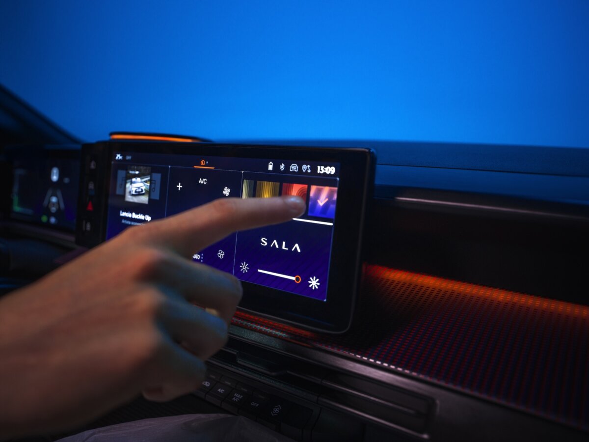 Lancia Ypsilon HF infotainment