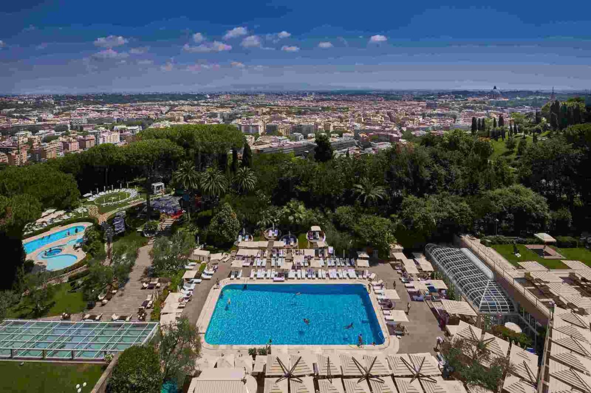 Estate 2025 tra lusso e relax a Le Terrazze Hotel Waldorf Astoria a Roma 7 Piscina Le Terrazze Rome Cavalieri, Hotel Waldorf Astoria a Roma
