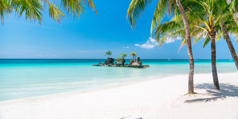 Giro del mondo in crociera 2026: tutto quello che c'è da sapere 1 White Sand Beach Boracay Island Filippine