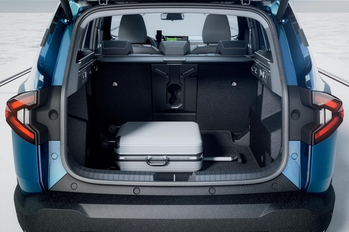 Gli interni di Dacia Bigster: spazio e modularità al top 3 Dacia Bigster
