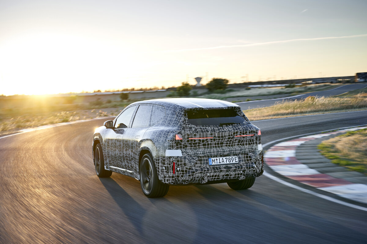 Nuova BMW iX3 in arrivo: hi tech e piacere di guida 9 BMW iX3 2025