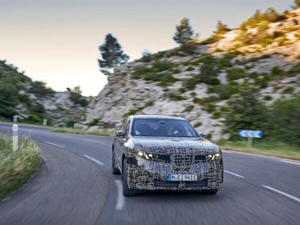 BMW iX3 2025