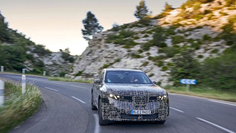 BMW iX3 2025