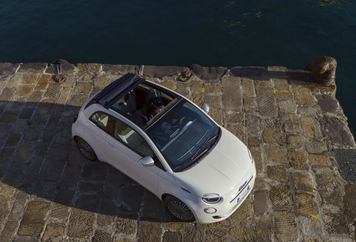FIAT 500 Hybrid Dolcevita: l'iconica Cabrio in edizione speciale 4 FIAT 500 Hybrid Dolcevita