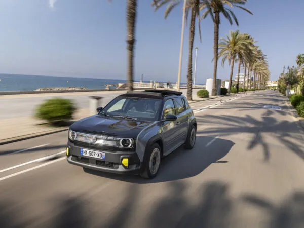 Renault 4 E-Tech Electric Plein Sud
