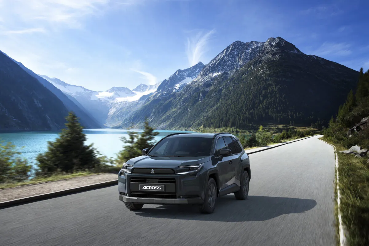 Nuova Suzuki Across Plug-in Hybrid: design rinnovato e tecnologia evoluta 9 Suzuki Across Plug-in Hybrid