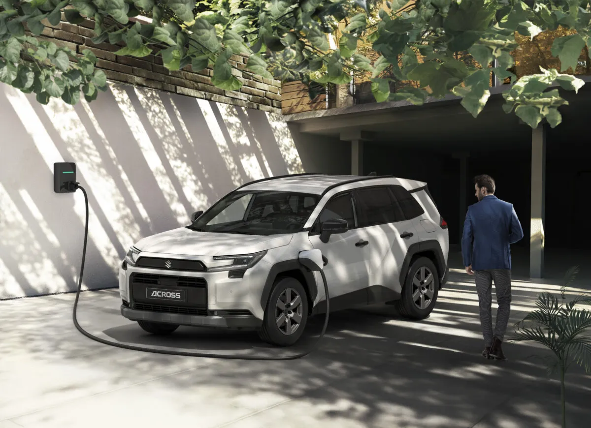 Nuova Suzuki Across Plug-in Hybrid: design rinnovato e tecnologia evoluta 7 Suzuki Across Plug-in Hybrid