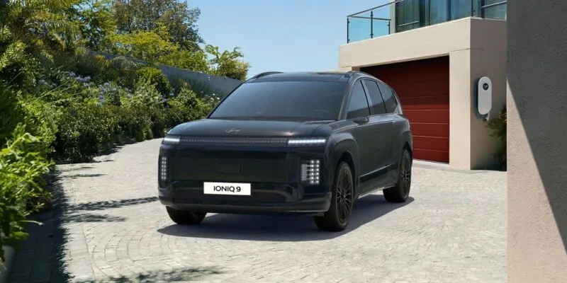 Hyundai IONIQ 9 MY2027: arriva l'allestimento Calligraphy Black Ink e una gamma ancora più completa 1 Hyundai IONIQ 9 Calligraphy Black Ink