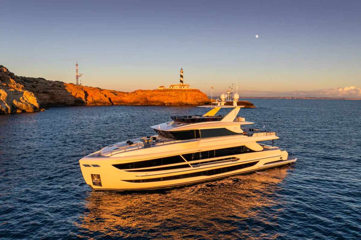 Horizon Yachts FD100 Tri-Deck